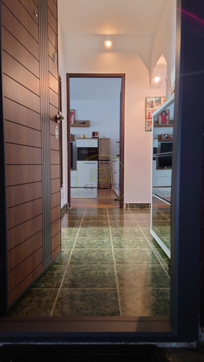 Apartament de vanzare cu trei camere, zona Turnisor.