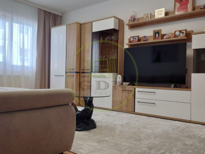 Apartament de vanzare cu trei camere, zona Turnisor.