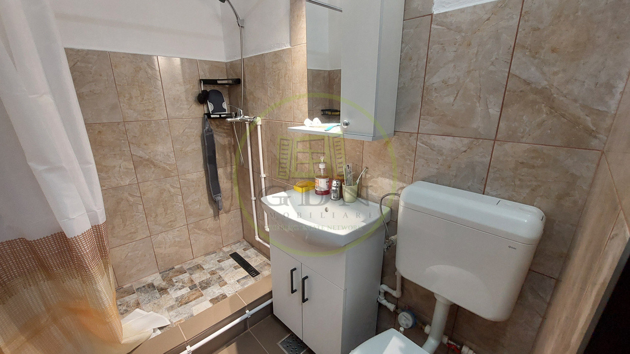 Apartament 4 camere, 100 mp, cartier Craiovita Noua, zona Carrefour