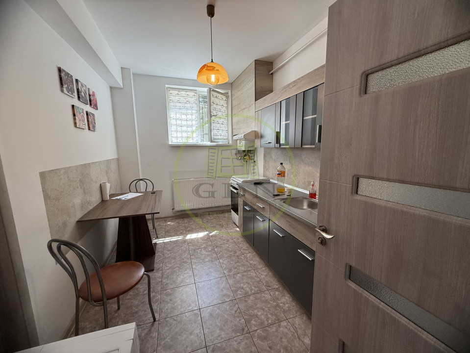 Garsonieră decomandată, 42 mp, cartier Cornițoiu, zona Liceul George Bibescu