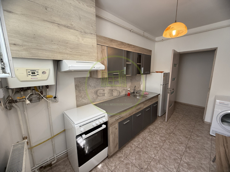 Garsonieră decomandată, 42 mp, cartier Cornițoiu, zona Liceul George Bibescu