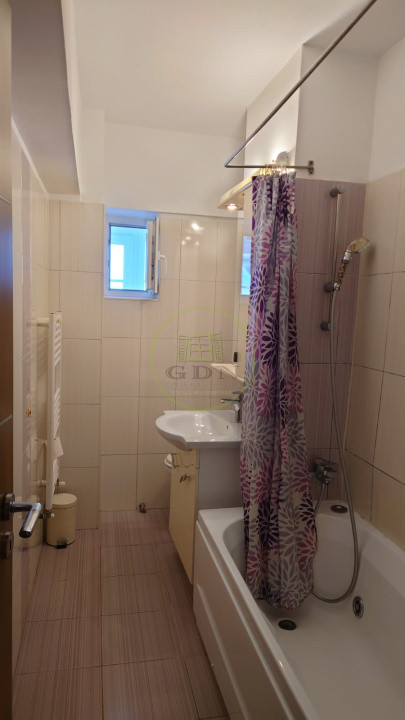 Apartament de vanzare, doua camere, decomanda, 66mp, zona Garii
