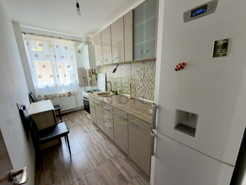 Apartament 2 camere, decomandat, cartier Craiovita Noua, zona Racheta