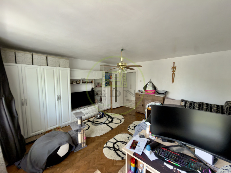 Apartament 2 camere, decomandat, 76.72 mp, Centru, zona Km 0