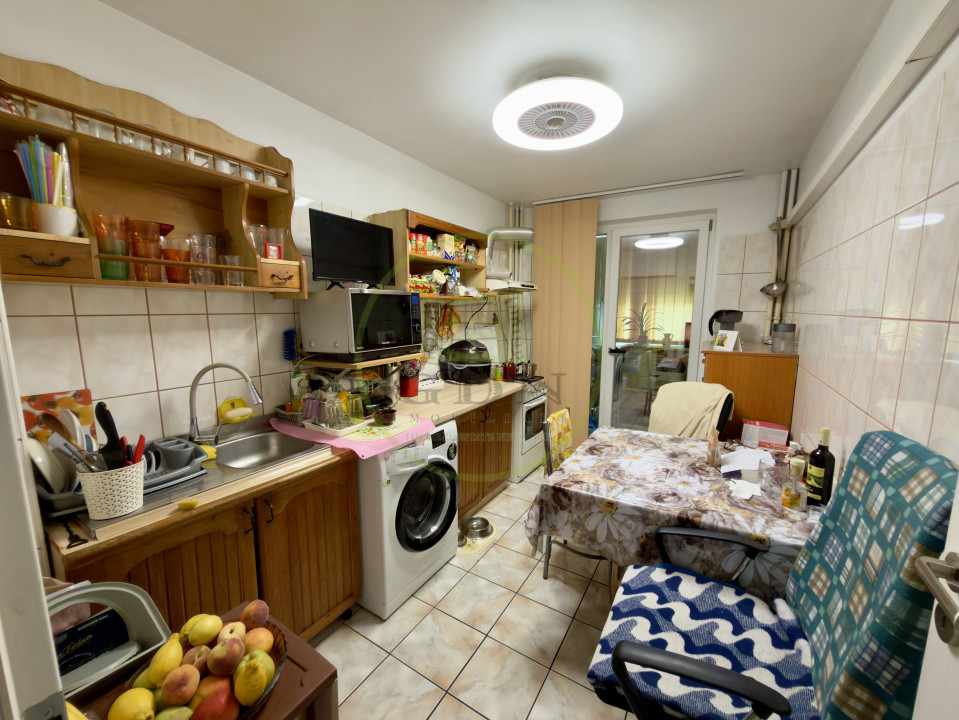 Apartament 2 camere, decomandat, 76.72 mp, Centru, zona Km 0