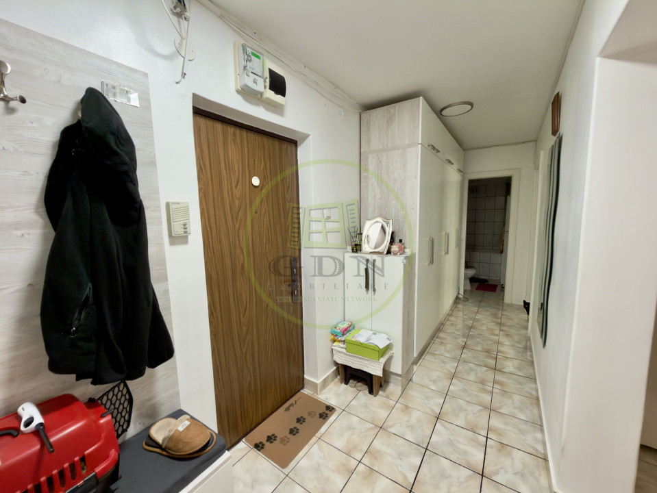 Apartament 2 camere, decomandat, 76.72 mp, Centru, zona Km 0