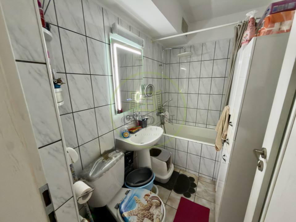 Apartament 2 camere, decomandat, 76.72 mp, Centru, zona Km 0