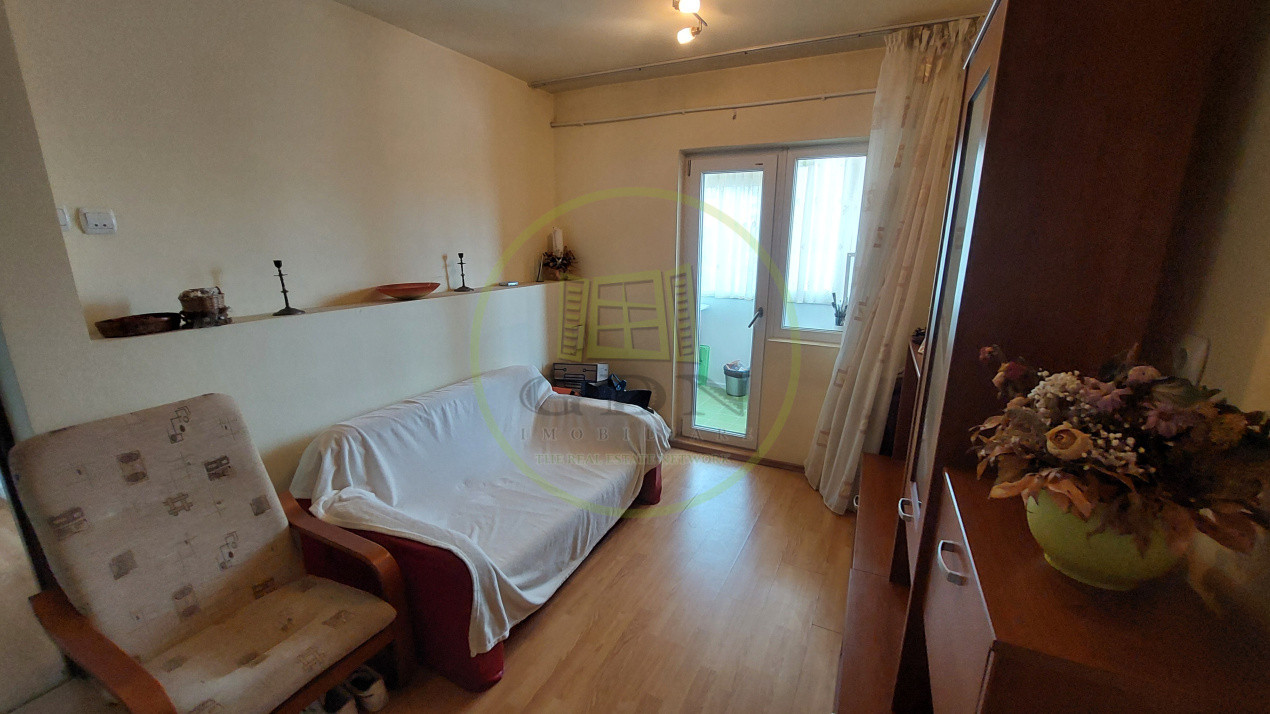Apartament doua camere decomandat, 52 mp, cartier Cornitoiu, zona Liceul Bibescu