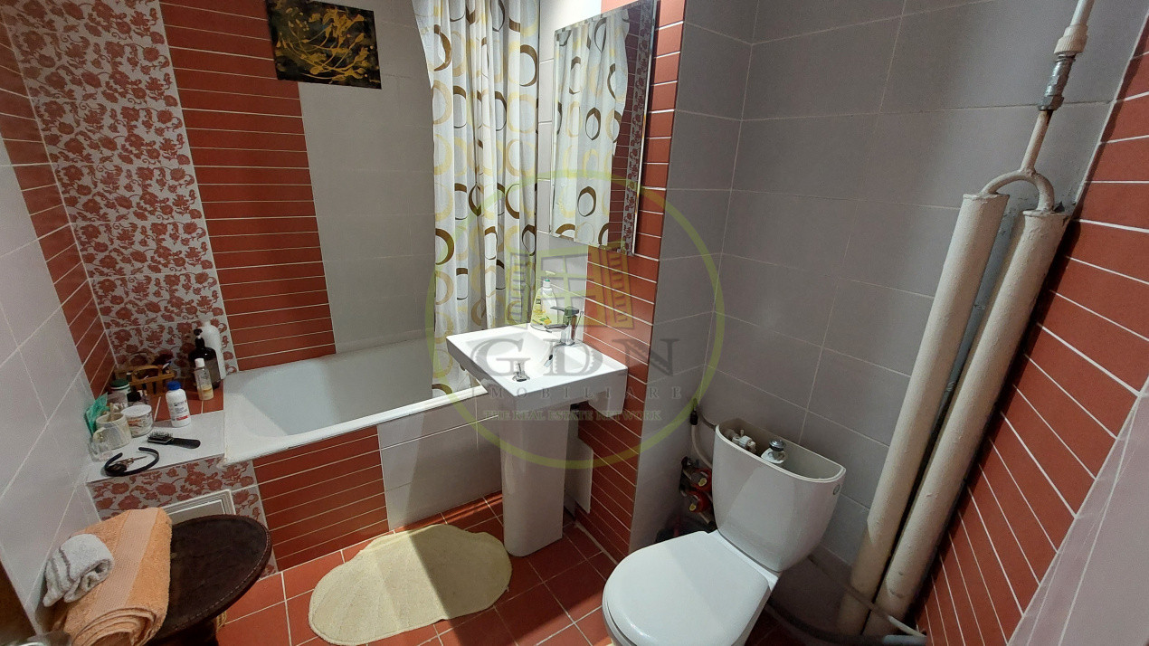 Apartament doua camere decomandat, 52 mp, cartier Cornitoiu, zona Liceul Bibescu