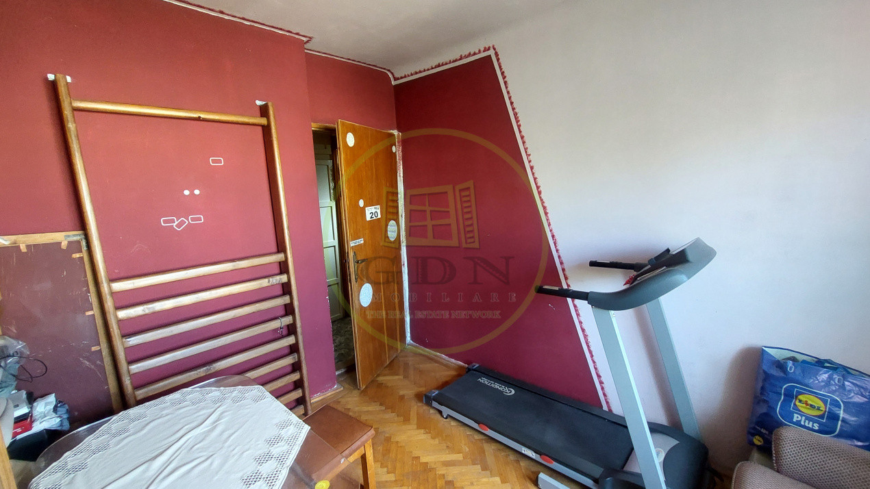 Apartament 4 camere, decomandat, 87 mp, cartier 1 Mai, zona Sara