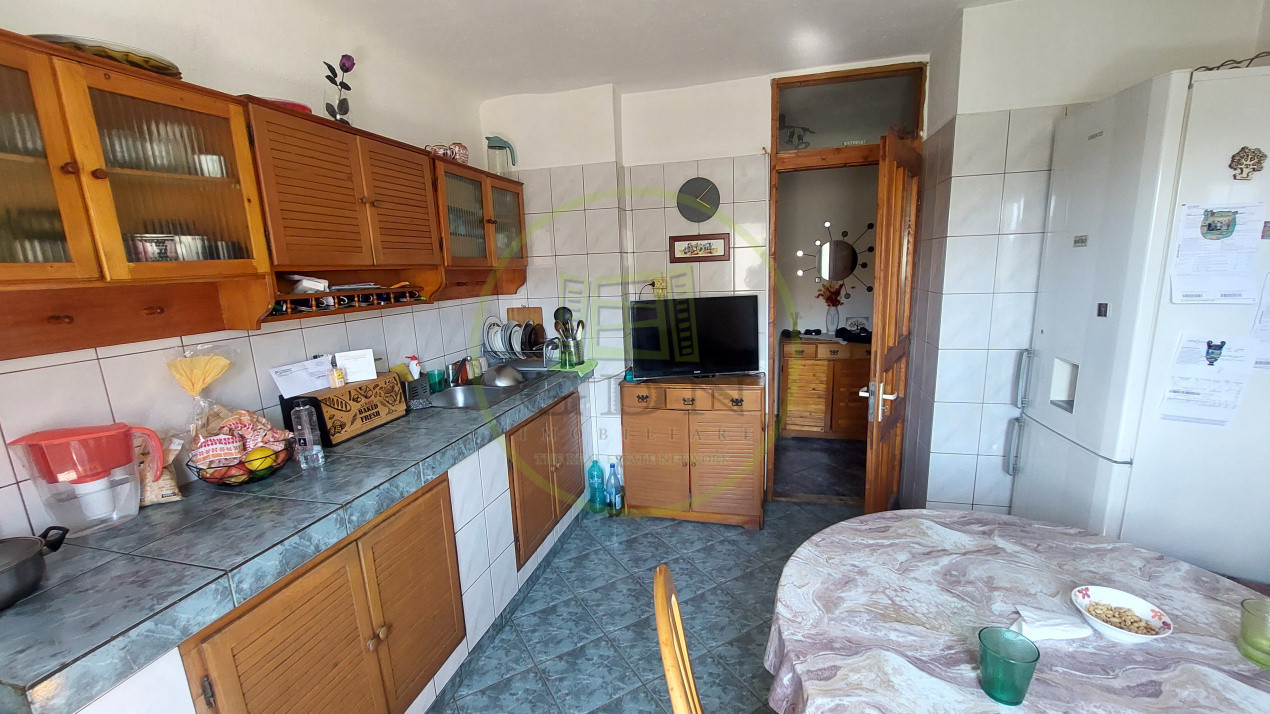 Apartament 4 camere, decomandat, 87 mp, cartier 1 Mai, zona Sara
