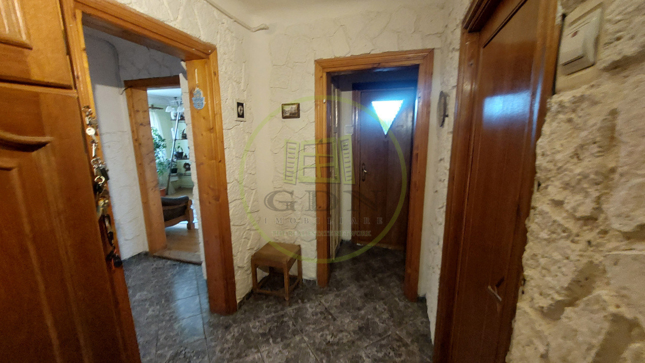 Apartament 4 camere, decomandat, 87 mp, cartier 1 Mai, zona Sara
