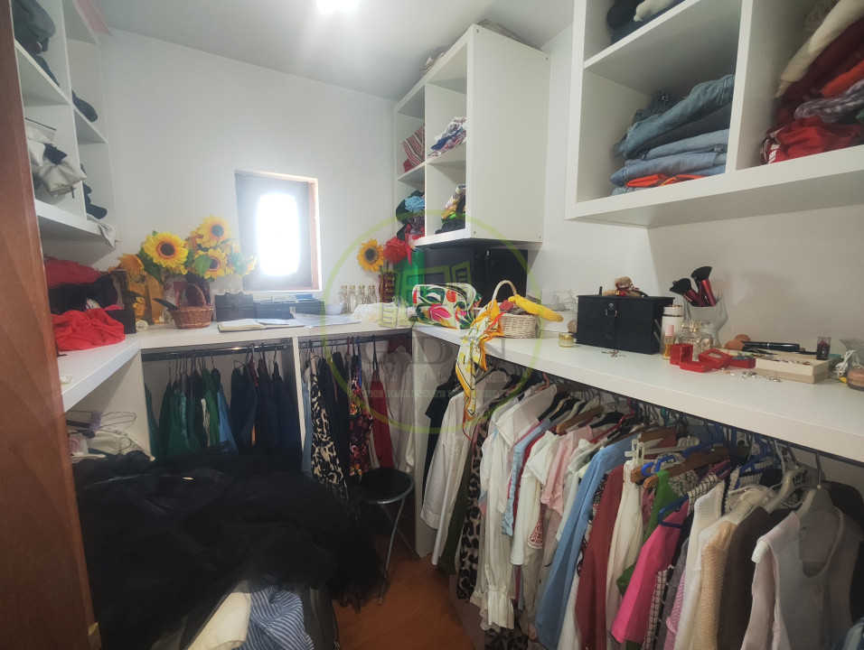 Casa 6 camere, teren 400 mp, localitatea Braniste, com. Podari