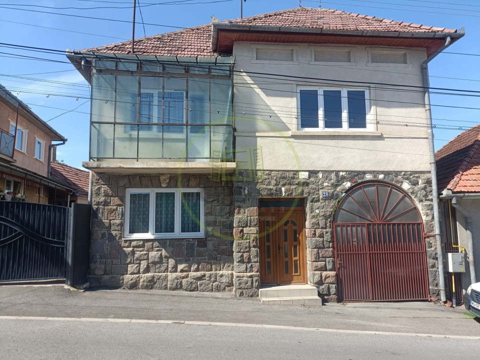 Casă vilă de vânzare în Reghin, zona centrală.