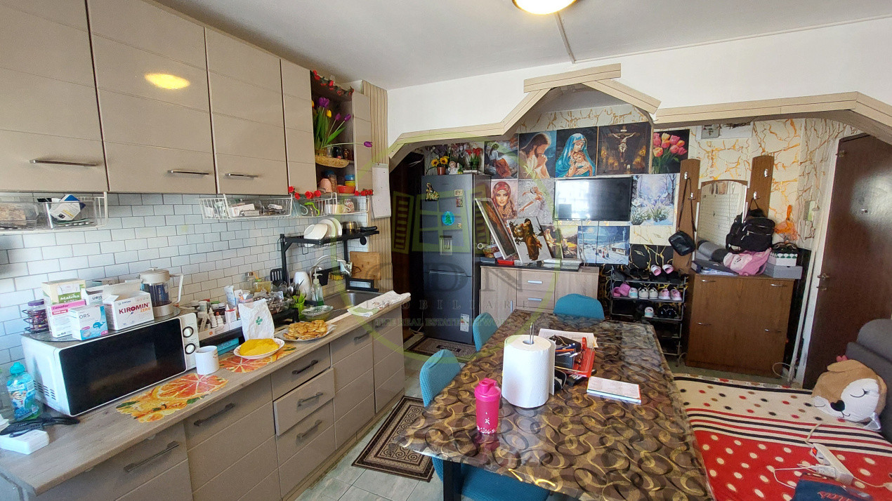 Apartament doua camere decomandat, 57 mp, Craiovita, zona Scoala Elena Farago