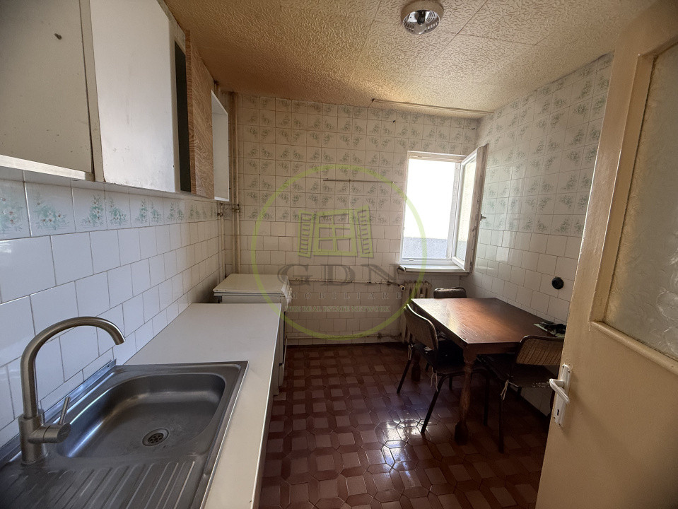 Apartament 4 camere, 76.55 mp, Calea București, zona Rotonda