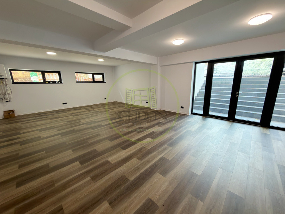 Spatiu comercial, 126 mp, Central, zona Piata Centrala 
