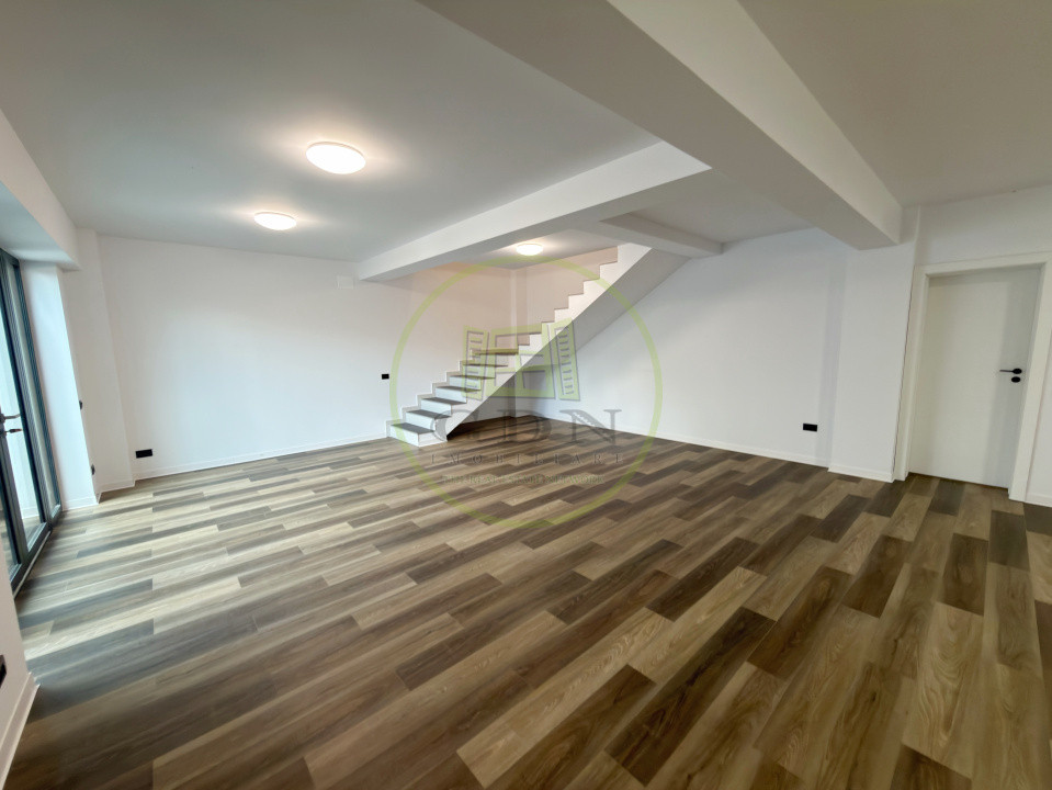 Spatiu comercial, 126 mp, Central, zona Piata Centrala 