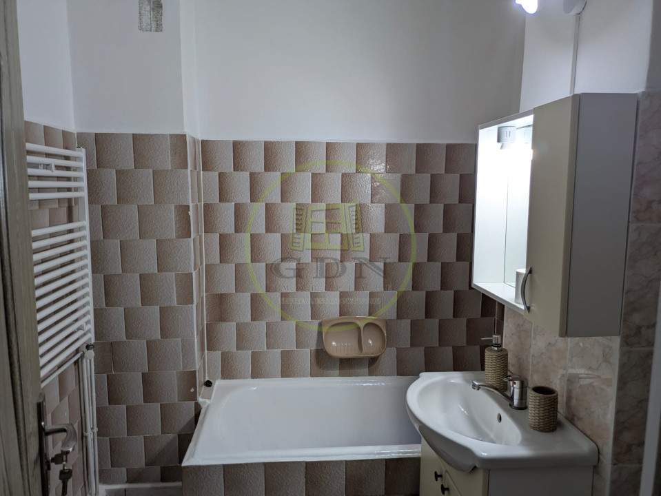 Apartament 2 camere de inchiriat, 300 Euro
