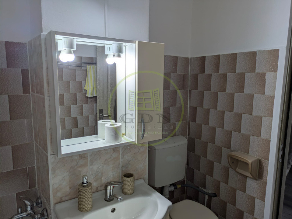 Apartament 2 camere de inchiriat, 300 Euro