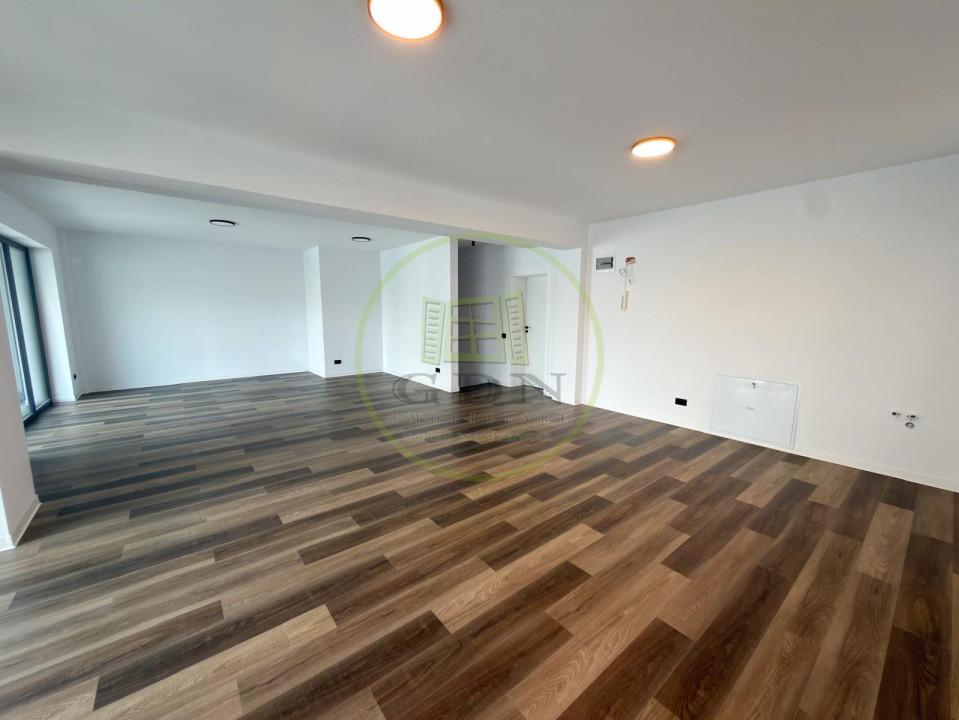 Spatiu comercial, 126 mp, Central, zona Piata Centrala 