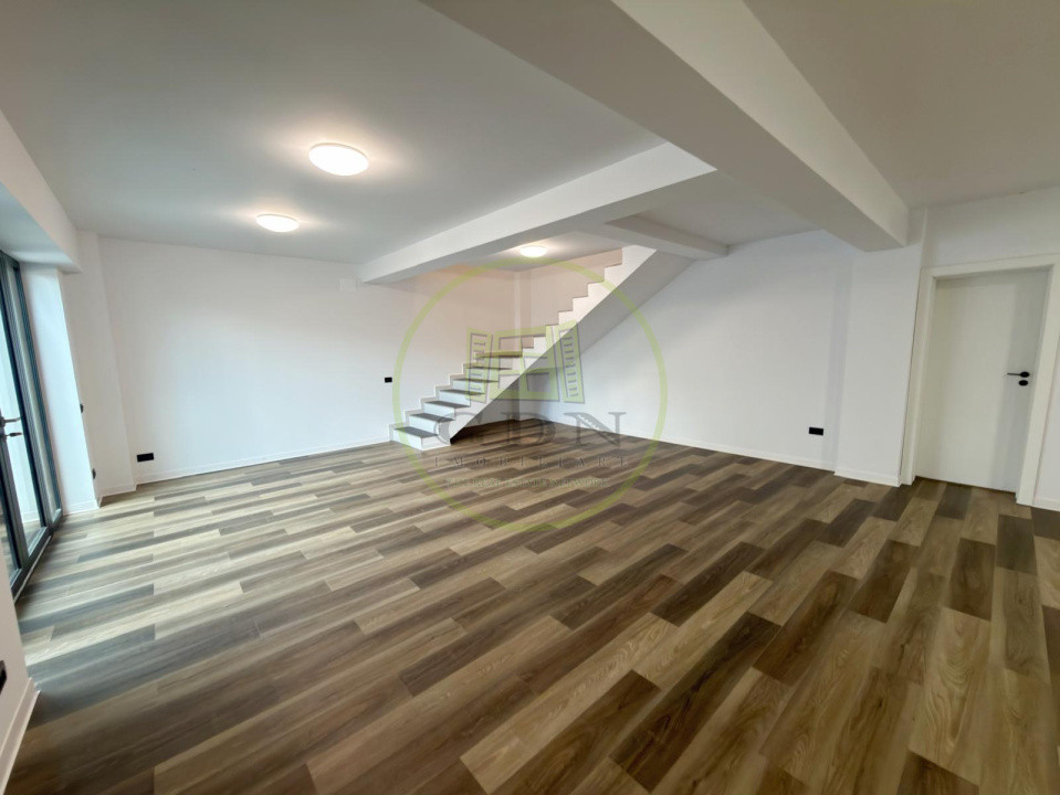 Spatiu comercial, 126 mp, Central, zona Piata Centrala 