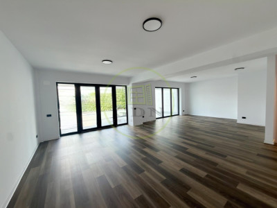 Spatiu comercial, 126 mp, Central, zona Piata Centrala 