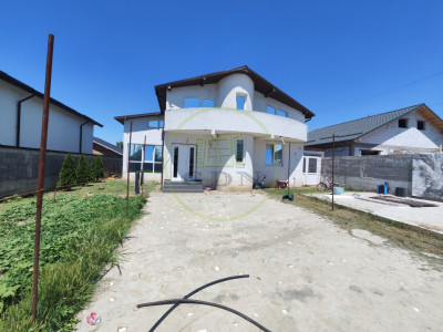 Casa 5 camere, teren 432 mp, Malu Mare, zona cartier Veterani