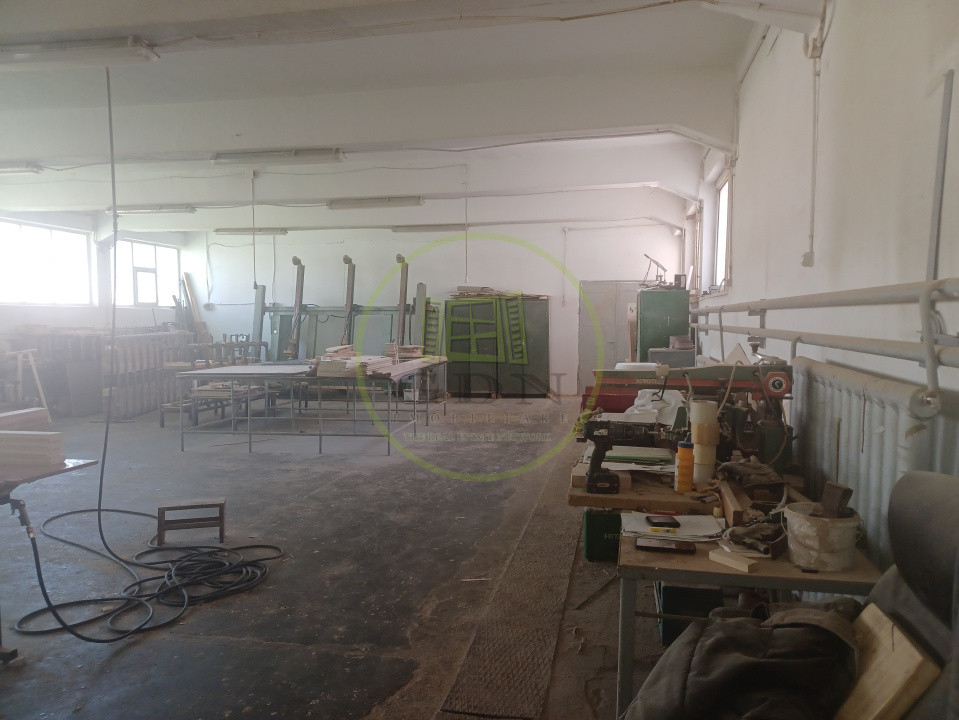 De vanzare fabrica mobilier lemn masiv sculptat + confectii metalice 