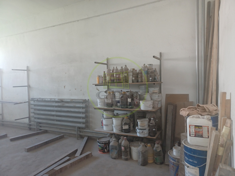 De vanzare fabrica mobilier lemn masiv sculptat + confectii metalice 