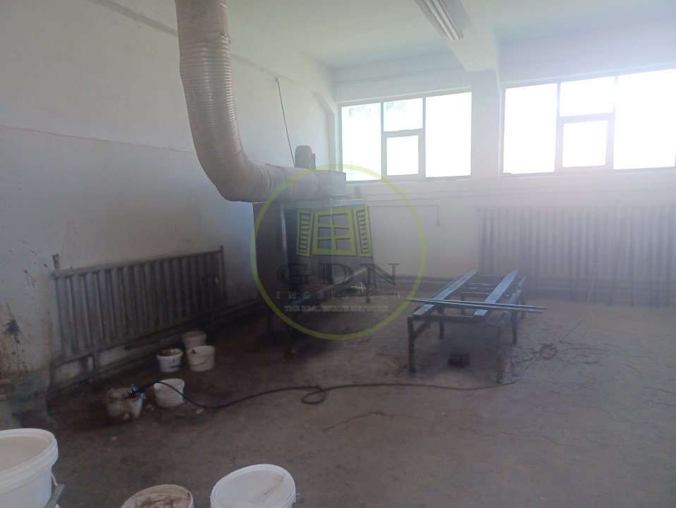 De vanzare fabrica mobilier lemn masiv sculptat + confectii metalice 