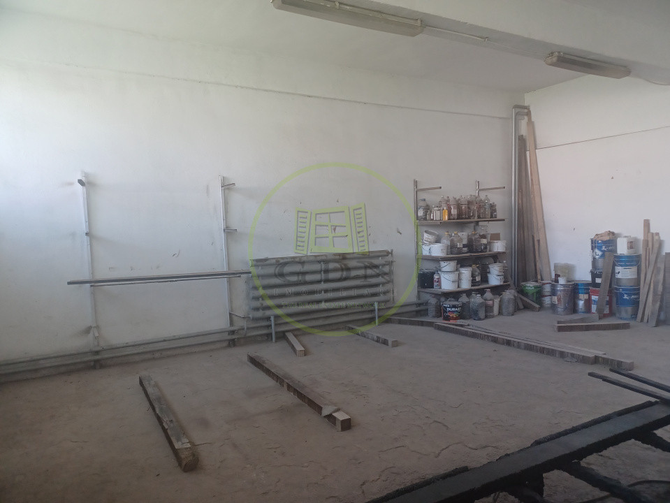 De vanzare fabrica mobilier lemn masiv sculptat + confectii metalice 