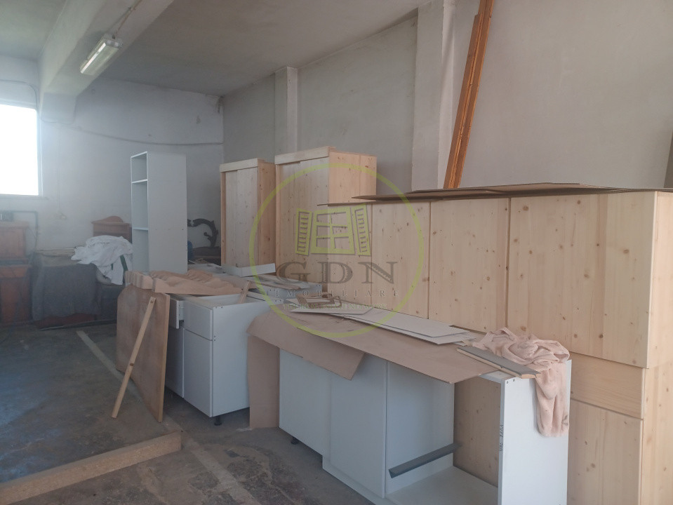 De vanzare fabrica mobilier lemn masiv sculptat + confectii metalice 