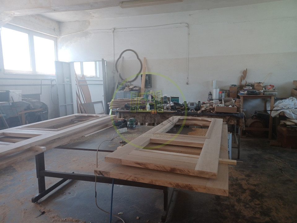 De vanzare fabrica mobilier lemn masiv sculptat + confectii metalice 