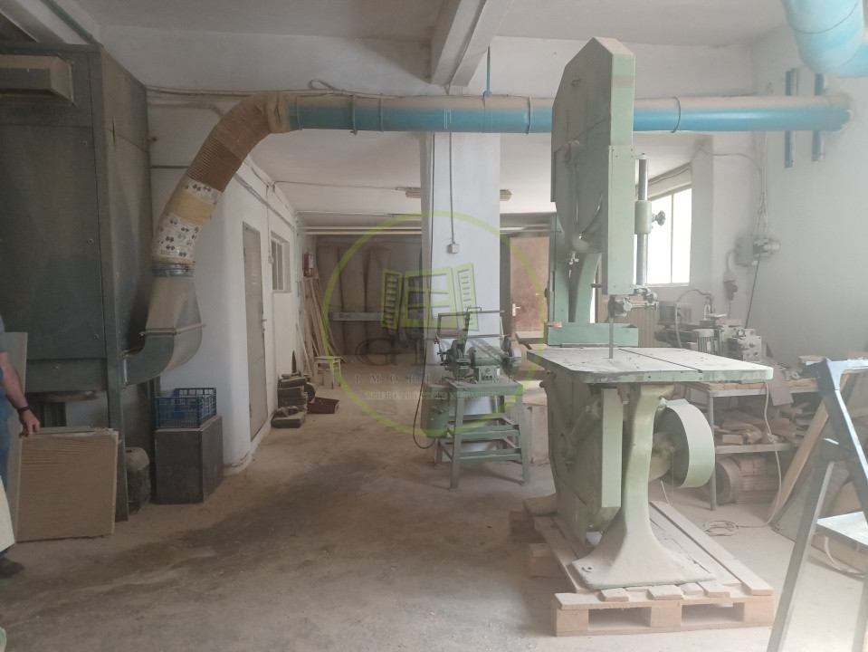 De vanzare fabrica mobilier lemn masiv sculptat + confectii metalice 