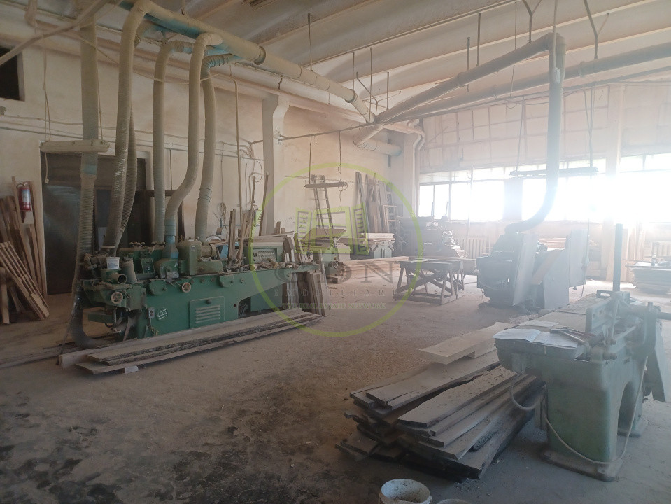 De vanzare fabrica mobilier lemn masiv sculptat + confectii metalice 