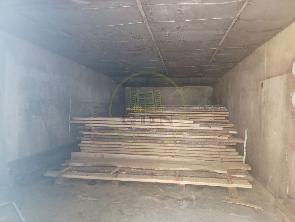 De vanzare fabrica mobilier lemn masiv sculptat + confectii metalice 