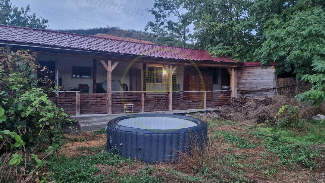 Casa de vanzare 96 mp+2200 mp teren, LOC. Colibi
