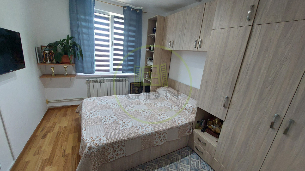 Apartament 3 camere, semidecomandat, 75 mp, Craiovita, zona Kaufland