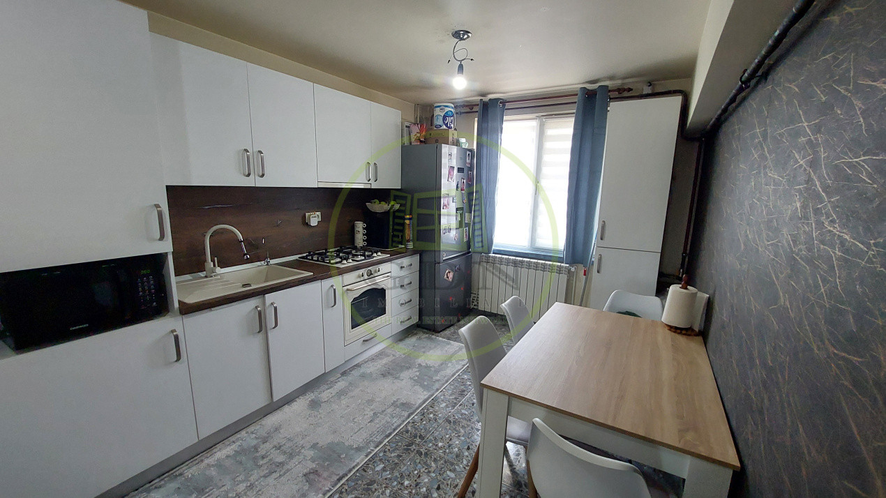 Apartament 3 camere, semidecomandat, 75 mp, Craiovita, zona Kaufland