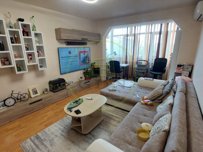 Apartament 3 camere, semidecomandat, 75 mp, Craiovita, zona Kaufland