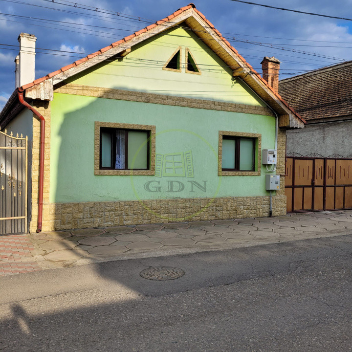 Casa la tara, Apoldul de Sus, 4 camere dormitoare, anexe, pivnita, teren 1200 mp