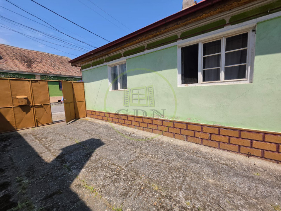 Casa la tara, Apoldul de Sus, 4 camere dormitoare, anexe, pivnita, teren 1200 mp