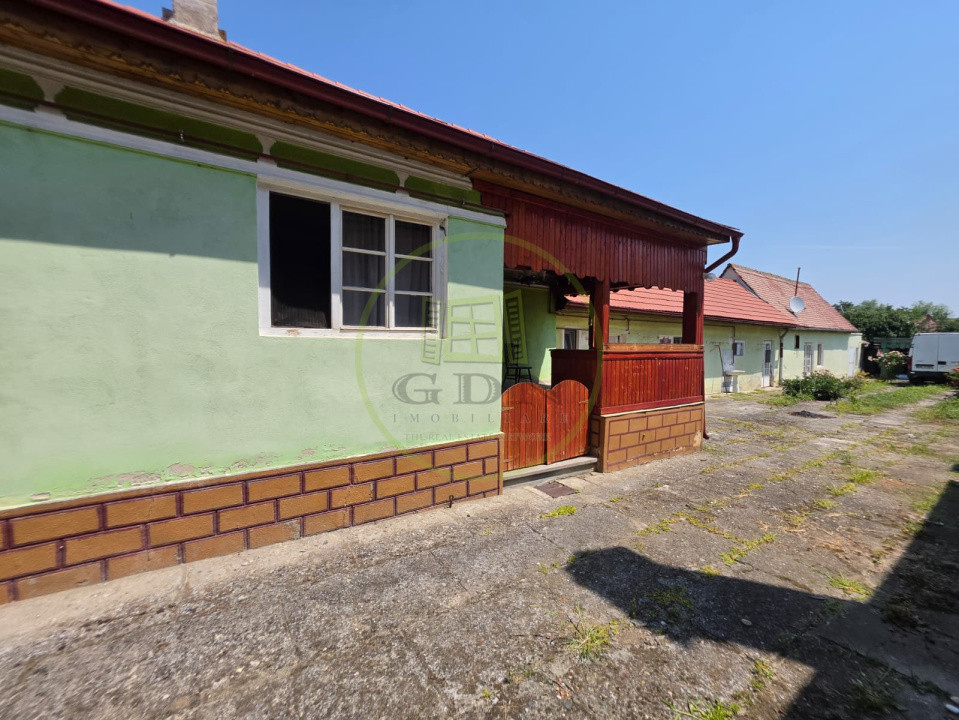 Casa la tara, Apoldul de Sus, 4 camere dormitoare, anexe, pivnita, teren 1200 mp