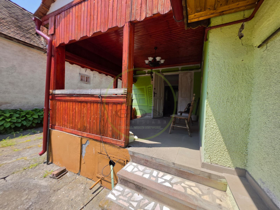 Casa la tara, Apoldul de Sus, 4 camere dormitoare, anexe, pivnita, teren 1200 mp