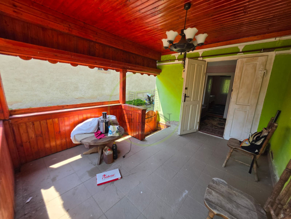 Casa la tara, Apoldul de Sus, 4 camere dormitoare, anexe, pivnita, teren 1200 mp