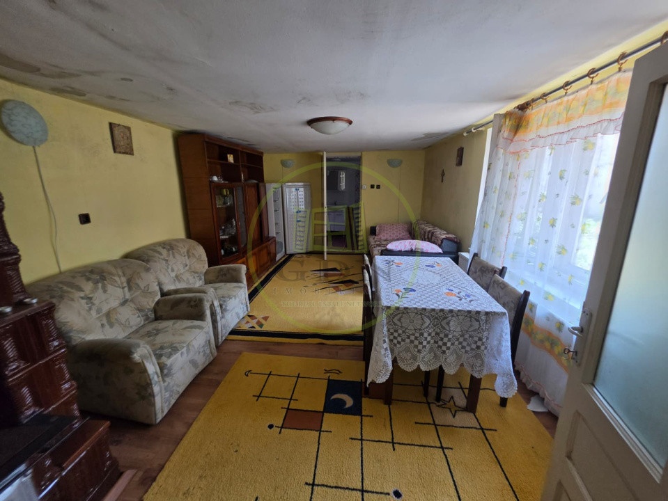 Casa la tara, Apoldul de Sus, 4 camere dormitoare, anexe, pivnita, teren 1200 mp
