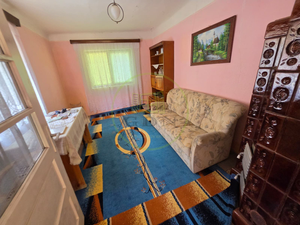 Casa la tara, Apoldul de Sus, 4 camere dormitoare, anexe, pivnita, teren 1200 mp