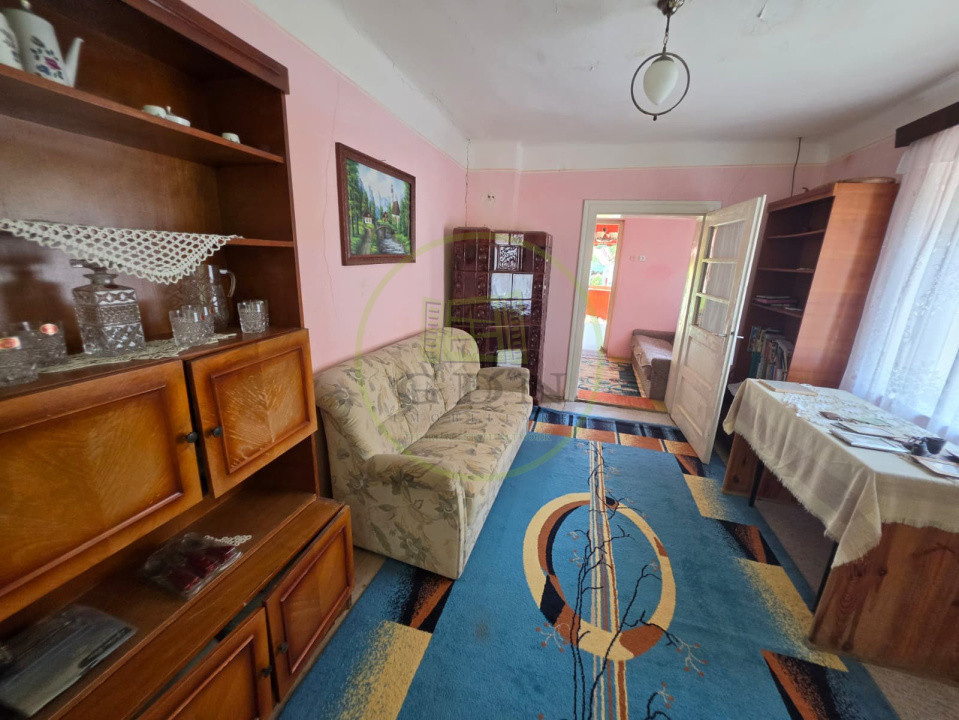Casa la tara, Apoldul de Sus, 4 camere dormitoare, anexe, pivnita, teren 1200 mp