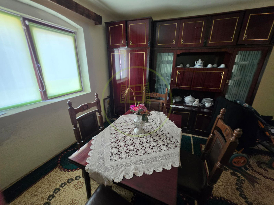 Casa la tara, Apoldul de Sus, 4 camere dormitoare, anexe, pivnita, teren 1200 mp